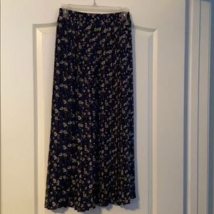 Navy pleated long skirt